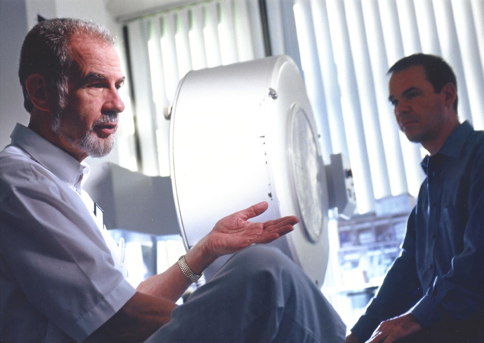 Prof. Spitz mit Gamma-Kamera in der Nuklearmedizin